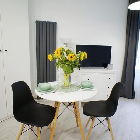 Modern Apartment In The City Center คาโตวีตเซ ภายนอก รูปภาพ