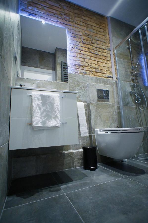 Modern Apartment In The City Center คาโตวีตเซ ภายนอก รูปภาพ