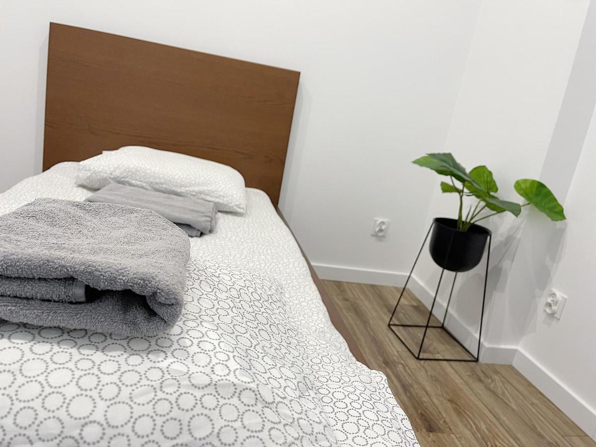 Modern Apartment In The City Center คาโตวีตเซ ภายนอก รูปภาพ