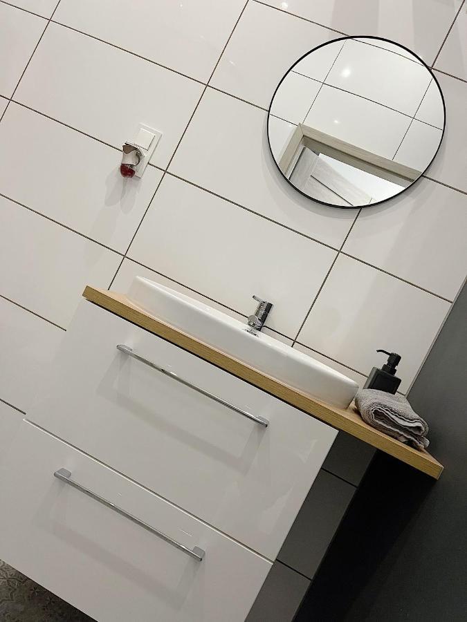 Modern Apartment In The City Center คาโตวีตเซ ภายนอก รูปภาพ